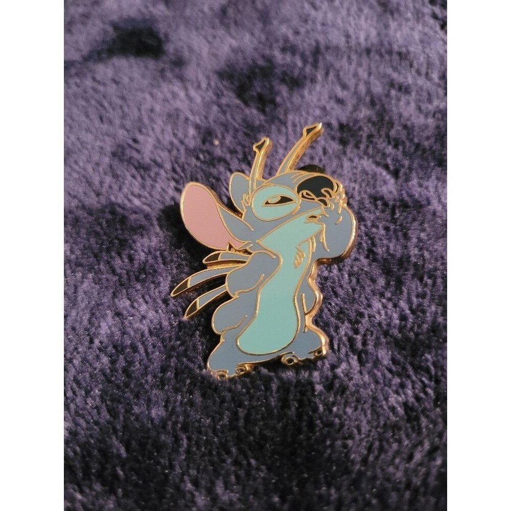 Vintage Disney Pin Stitch Alien Gold Character WDW 2006 Character Pin Card 40467